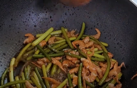 건새우 마늘쫑 볶음