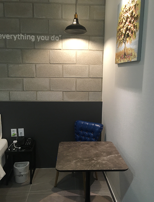 디올호텔-테이블