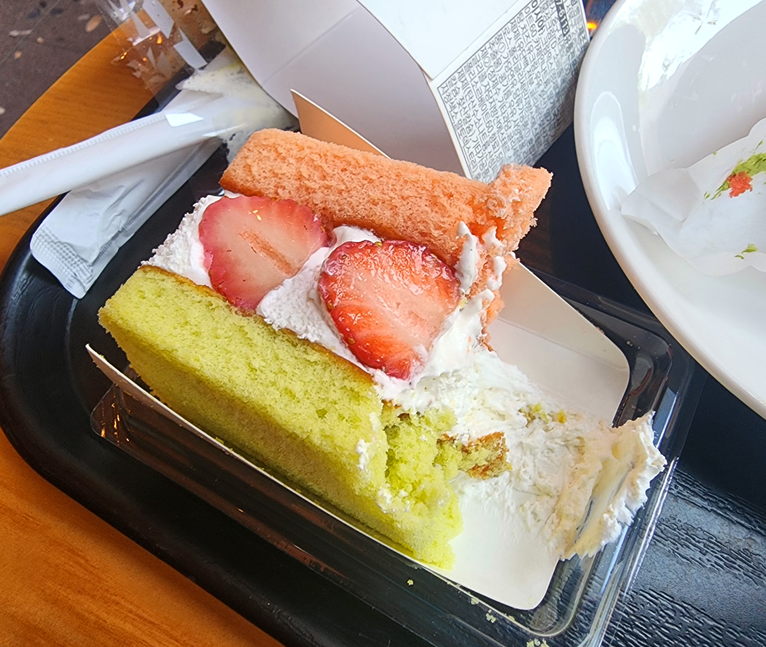 스타벅스딸기마스카포네샌드케이크