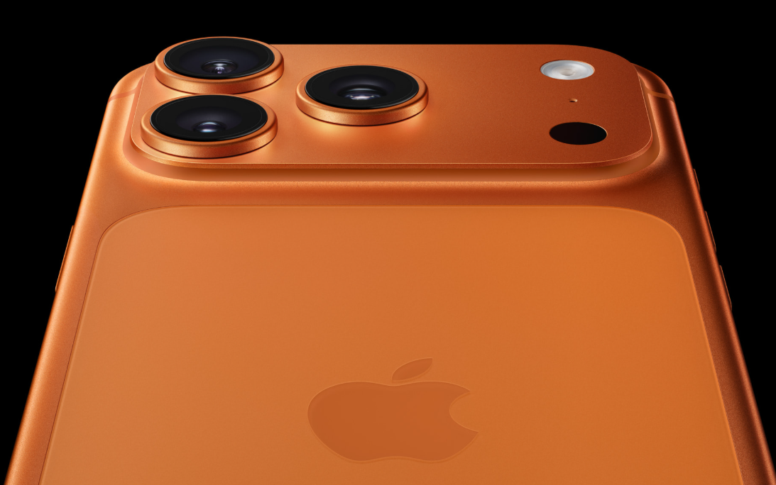 아이폰17 오렌지 색상 카메라 클로즈업