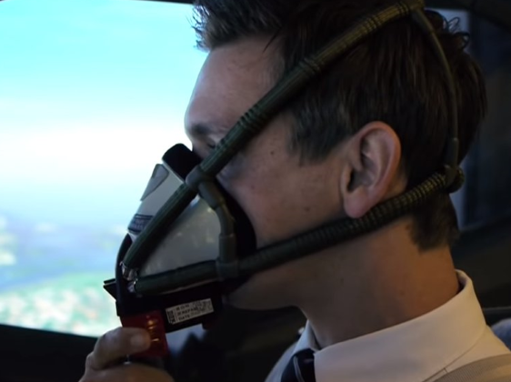 비행 산소마스크 공급