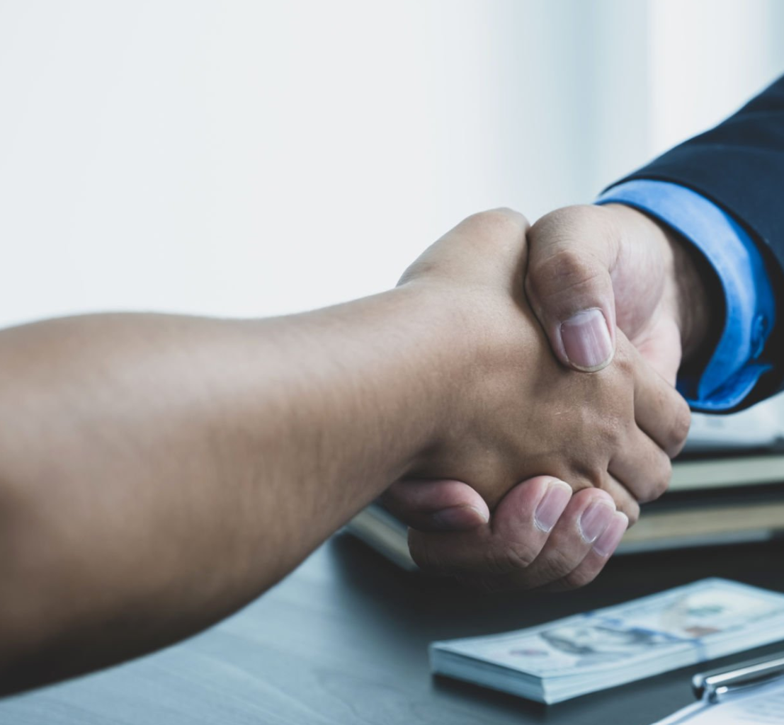 협상 후 악수 손 사진