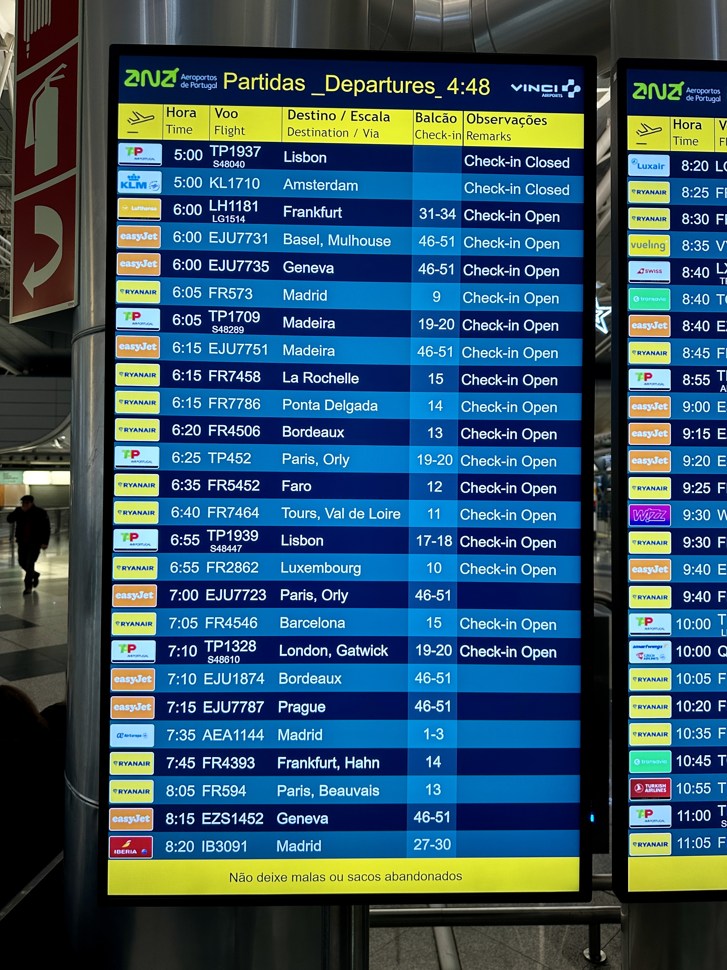 FR4546 체크인카운터 15번