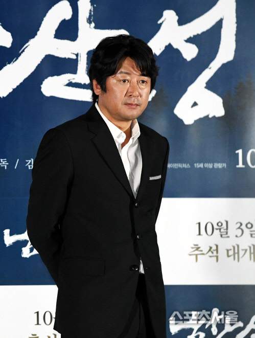배우 김윤석
