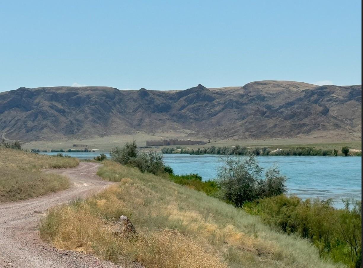 Tamgaly-Tas 암각화 주변 경관