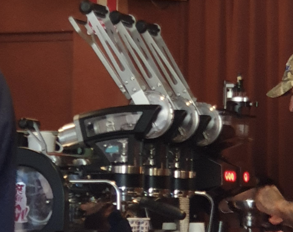 시드니 메카 커피(Mecca Coffee)에서 커피로 시작하는 하루_커피 머신