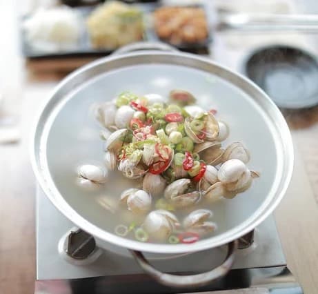 바다를 입안 가득 넣는 모시조개국