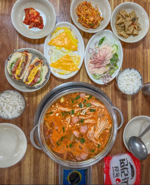 6시 내고향 군산 부대찌개 맛집 비행장정문부대찌개