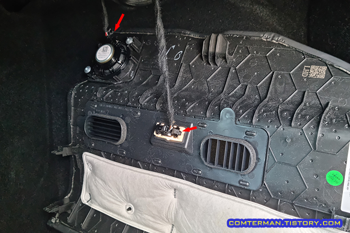 테슬라 모델3 하이랜드 글로브박스 하단 커버 커넥터