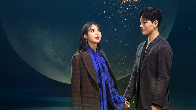 호텔 델루나 주인공 남녀가 달 아래 마주보고 서 있는 장면