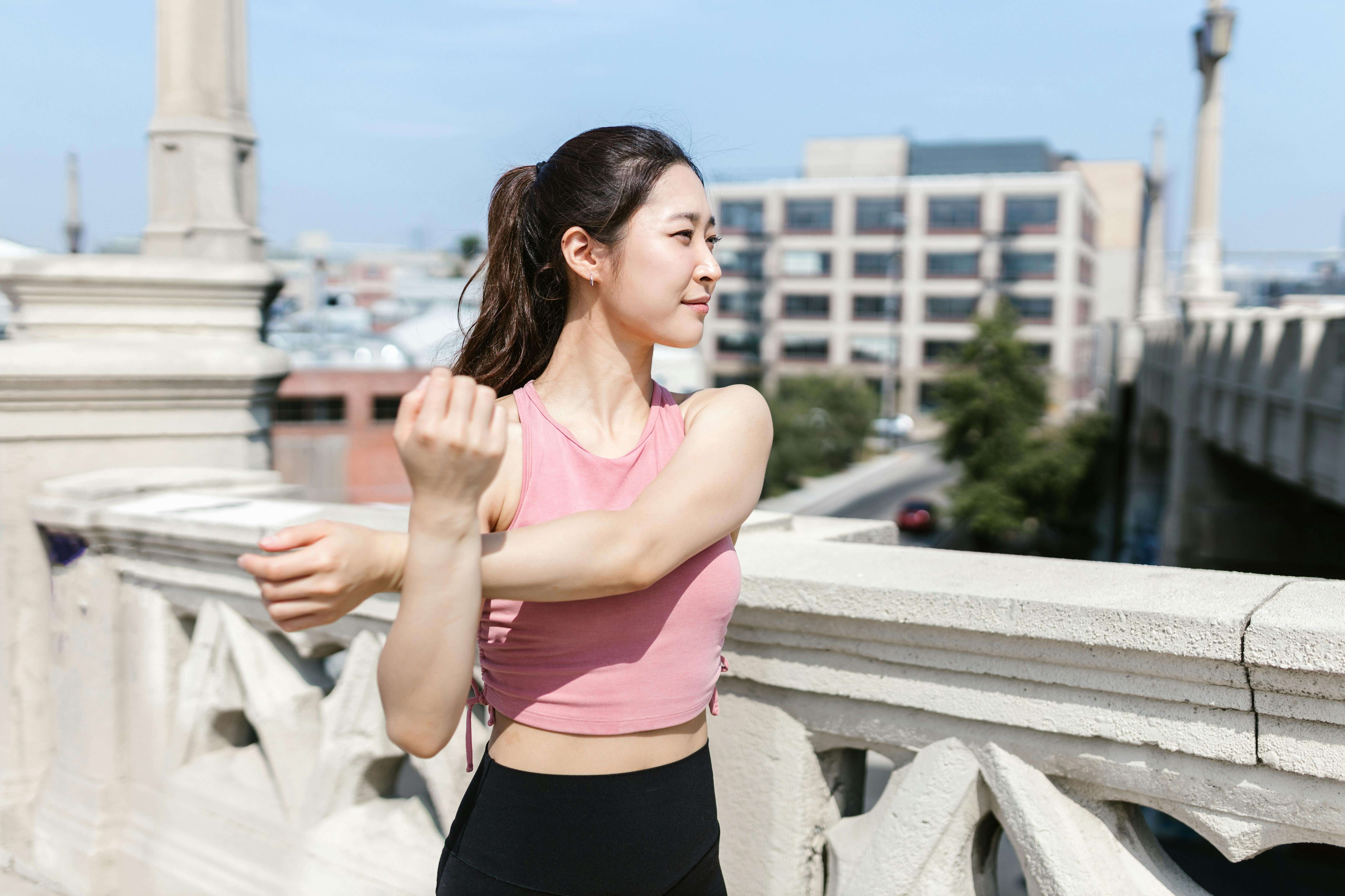 등산 전 스트레칭 안 하면 후회합니다! 무릎과 발목을 지키는 10분 준비 운동