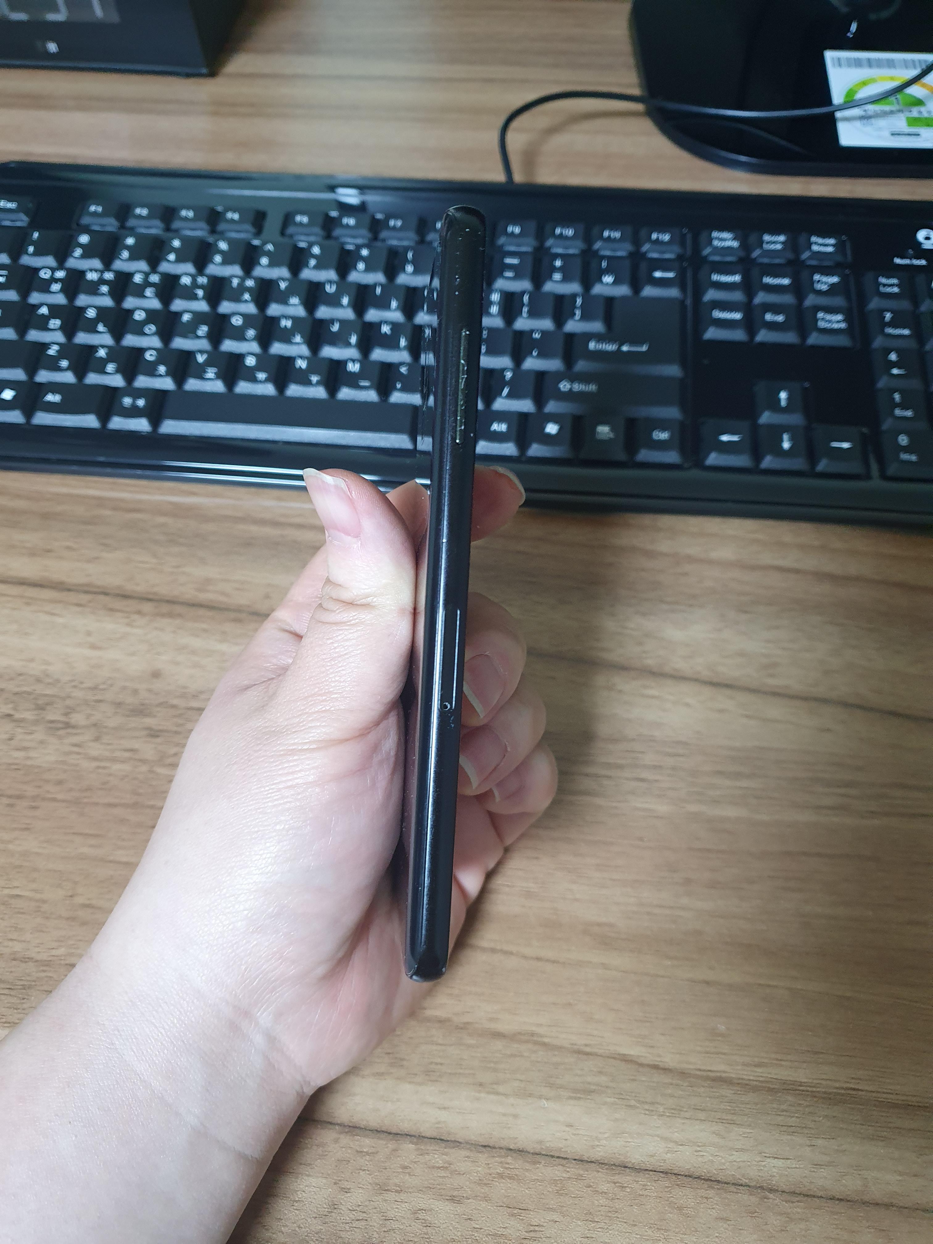 A8 2018 측면부 버튼 사진