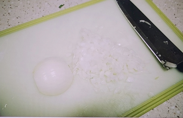 도마위에 다져놓은 양파