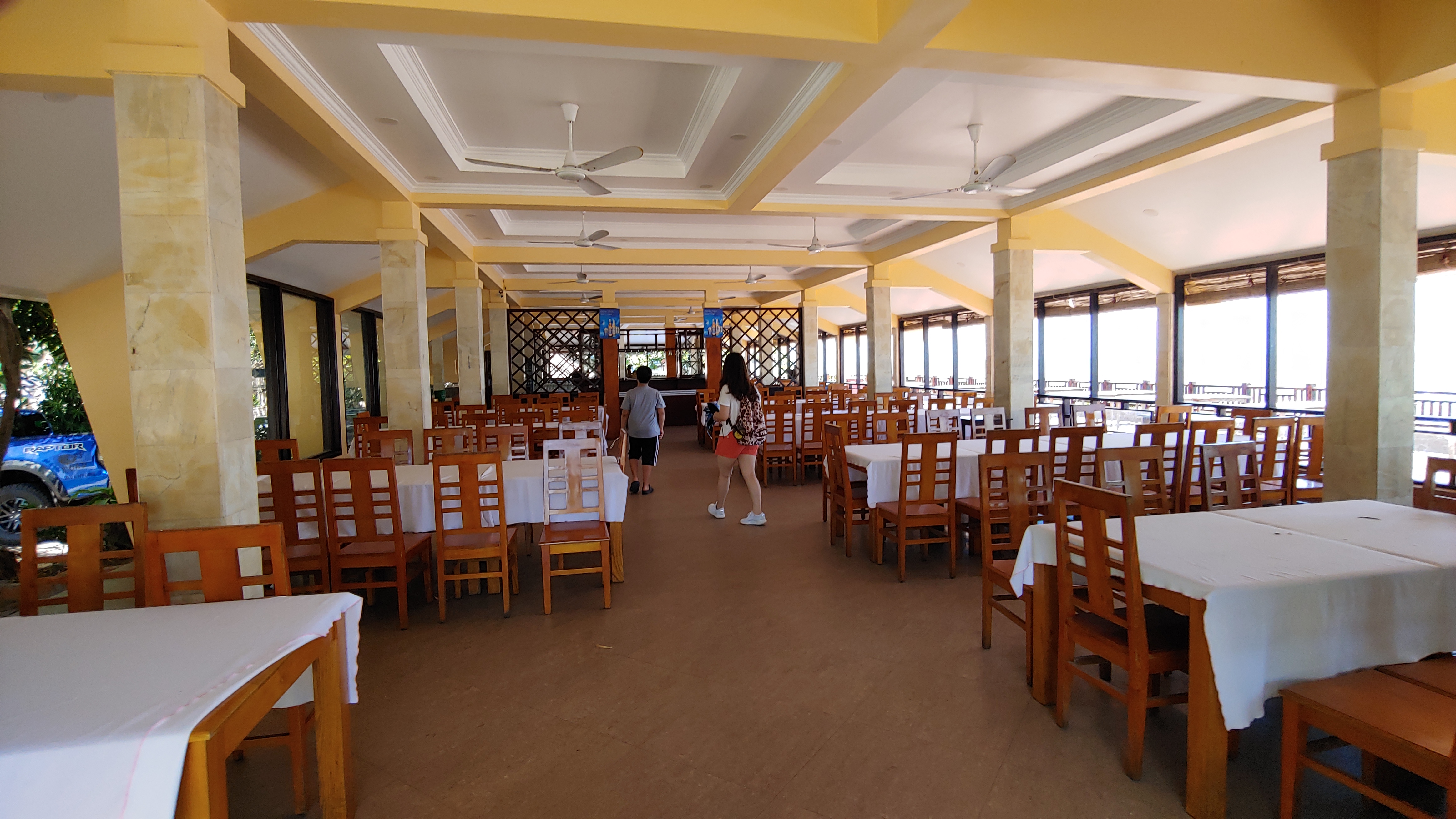 하산한 테이블들