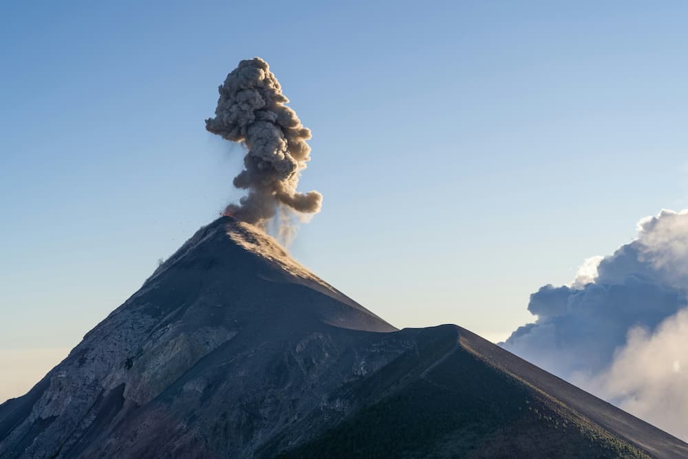 러시아 캄차카 화산재 기둥 6000m