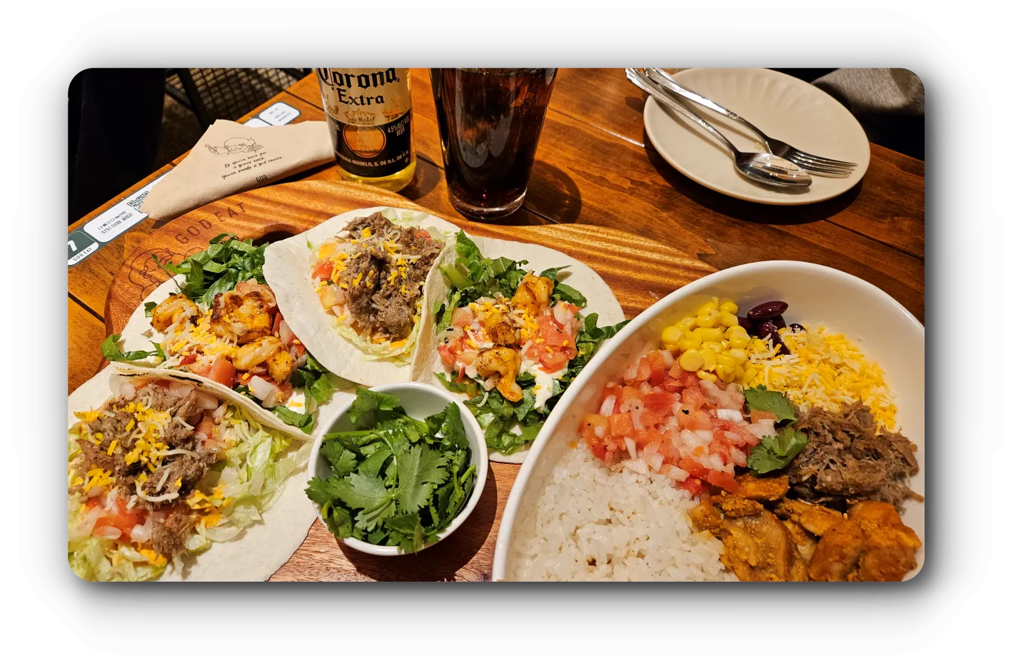 갓잇-멕시칸-레스토랑-타코-보울샐러드-맥주-콜라