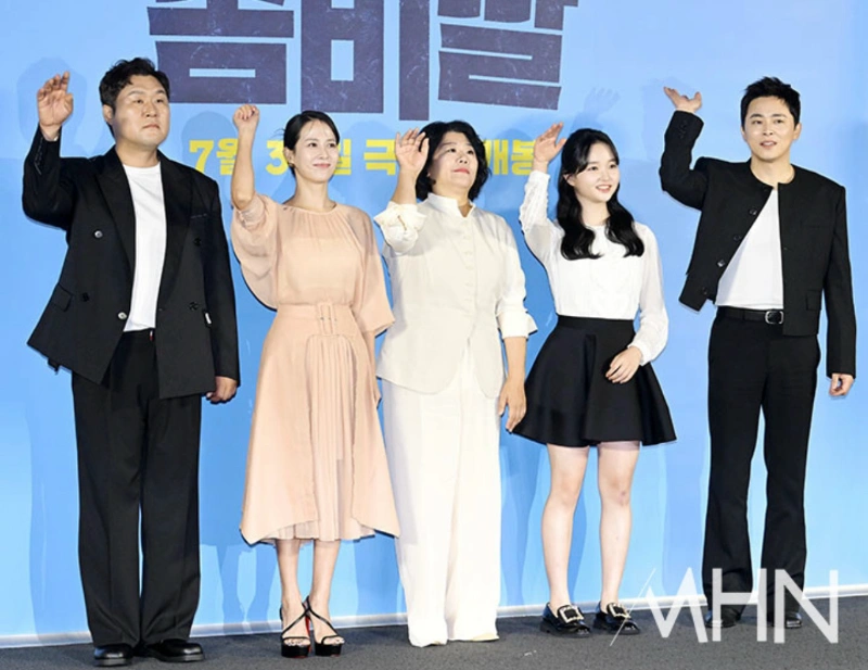 조정석, 좀비딸, 영화좀비딸, 조정석좀비딸1위, 최유리, 이정은, 조여정, 윤경호, 코미디영화추천, 가족영화추천, 여름영화, 박스오피스1위, 영화리뷰