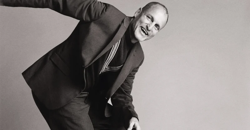 일렉트릭 스테이트에서 ? 역을 맡은 우디 해럴슨