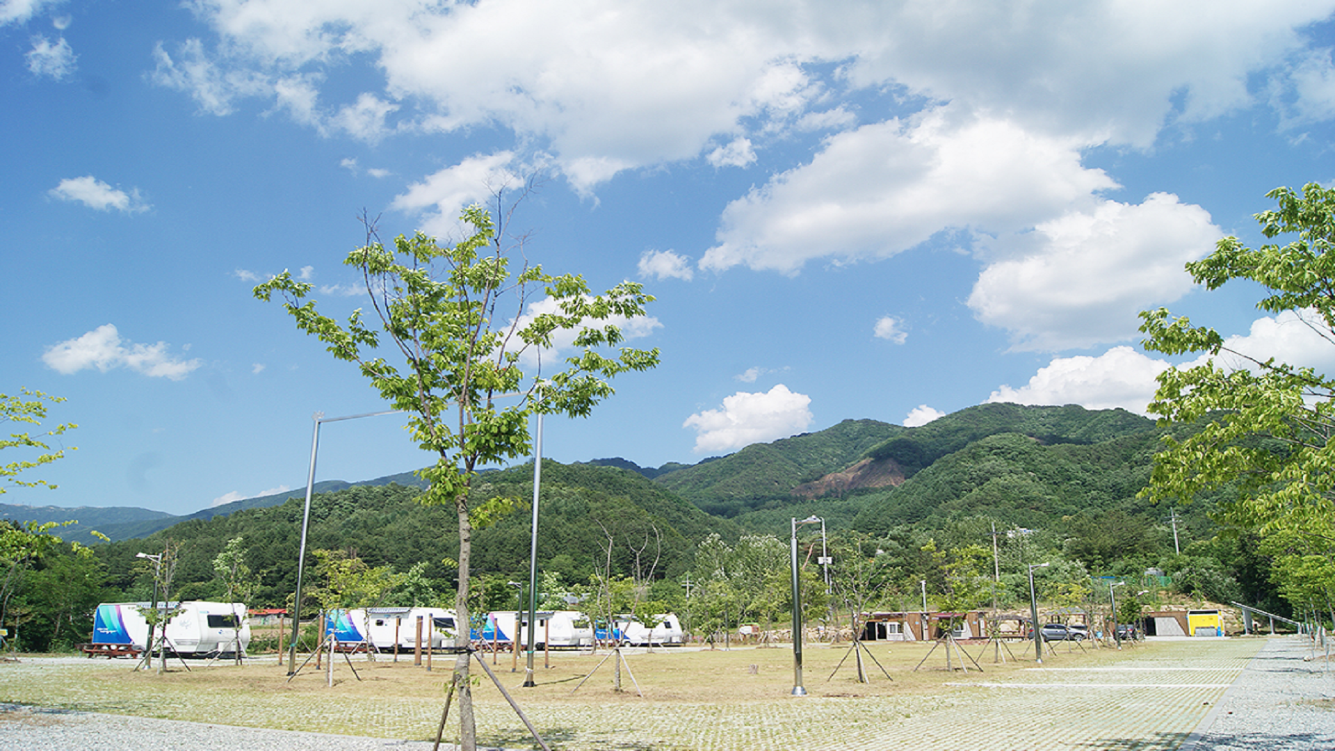 강원도 양구군 약수골 캠프촌 숲속 캠핑장 바로가기