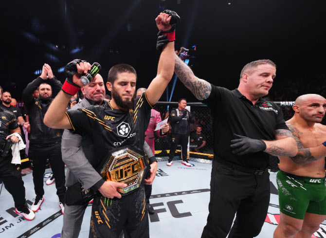 UFC294 경기결과 및 요약, 볼카노프스키 마카체프