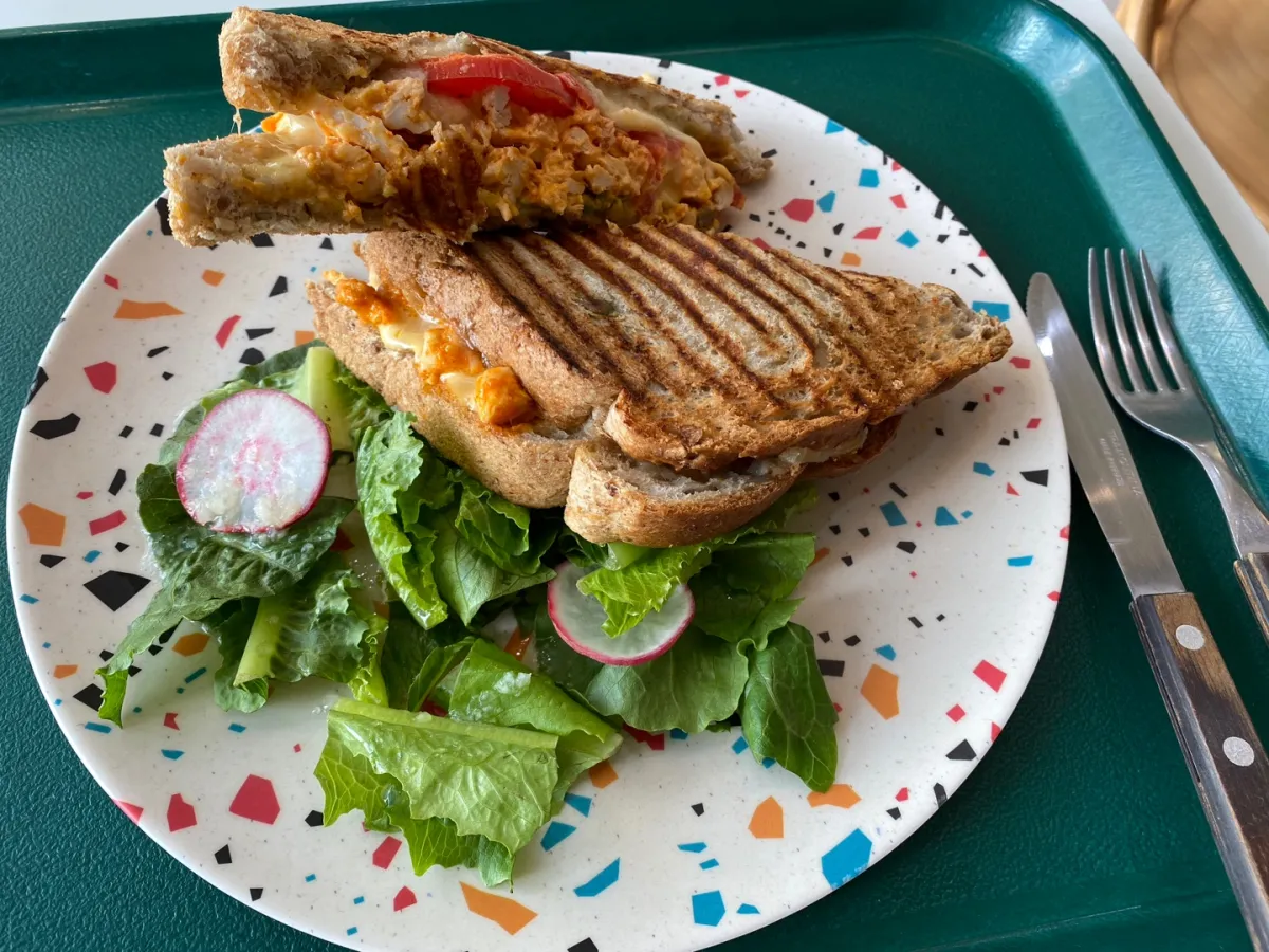 샐러드-카페-매뉴-파니니