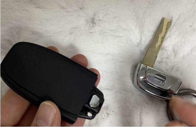 아우디A4 스마트키 배터리 교체 방법