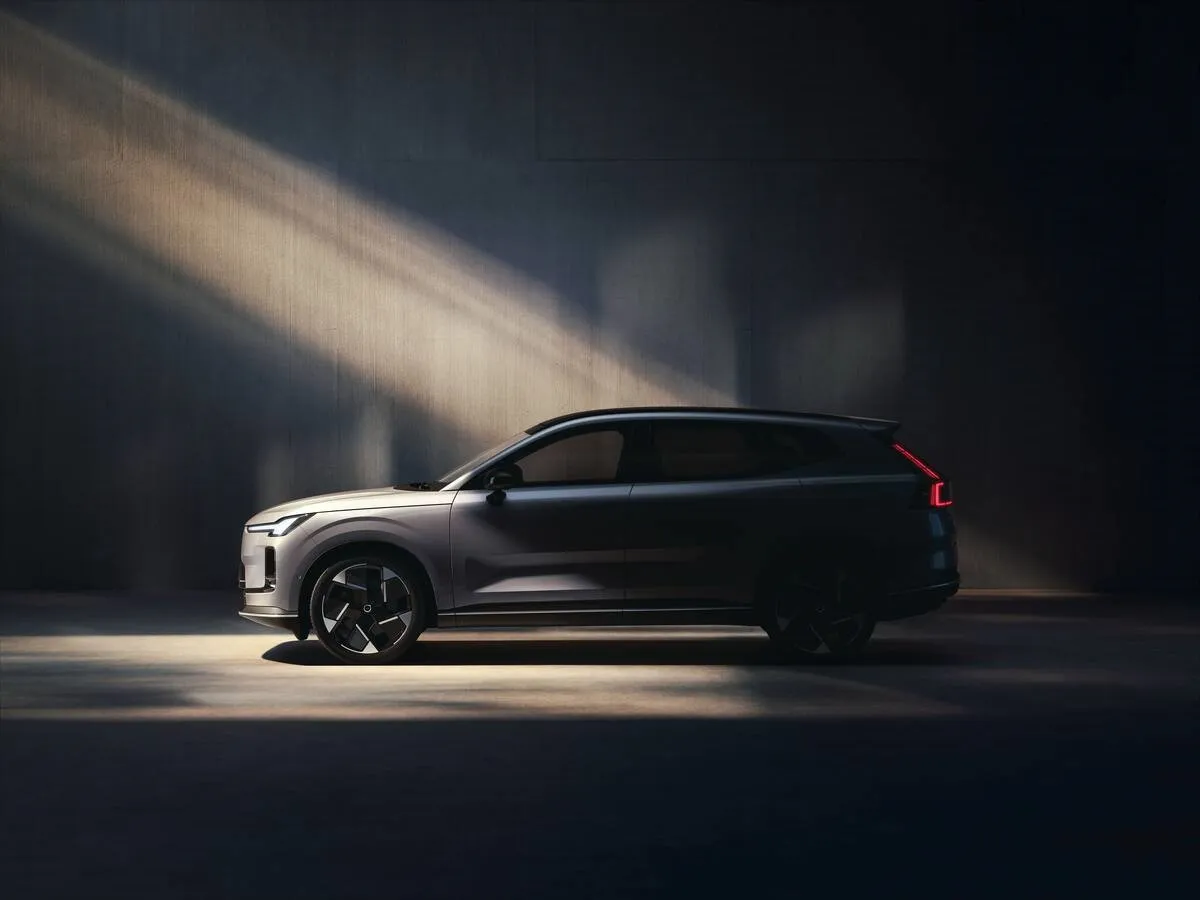 Volvo XC70 출시 정보 이미지