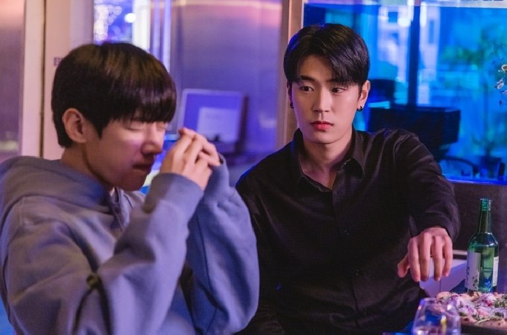 추상우-술먹는-모습-보는-장재영