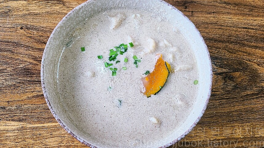 팔미낙지한마리수제비-들깨수제비