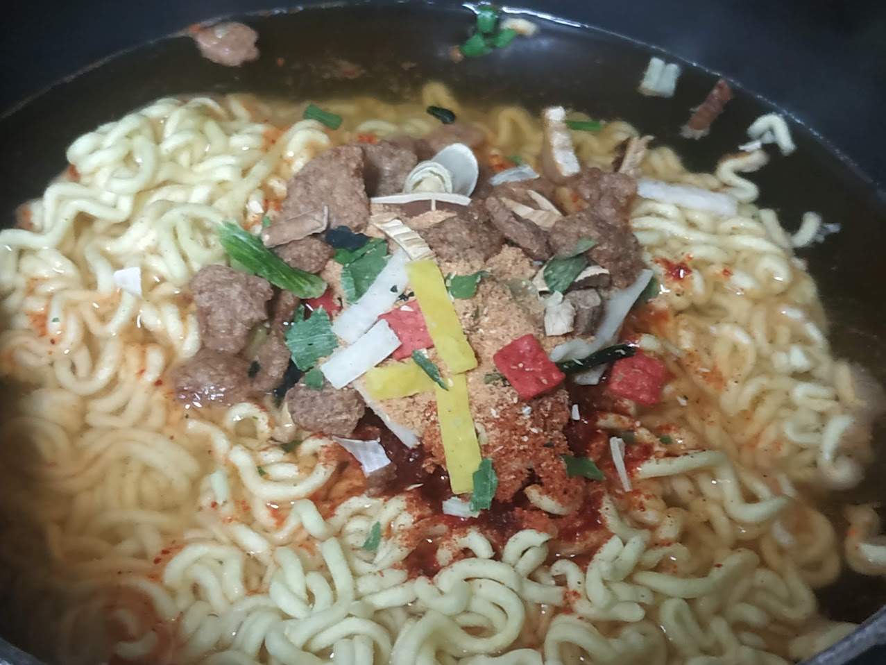 신라면과 스프.