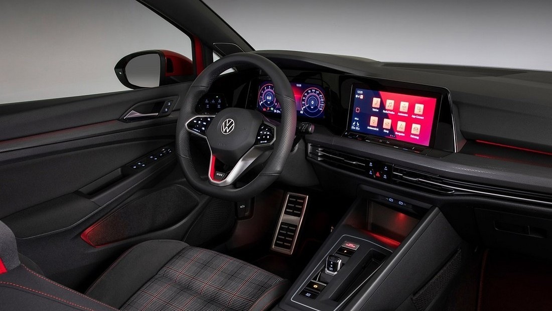 폭스바겐 골프 GTI 8세대 2.0 GTI 1열 운전석사진 출처 다음자동차