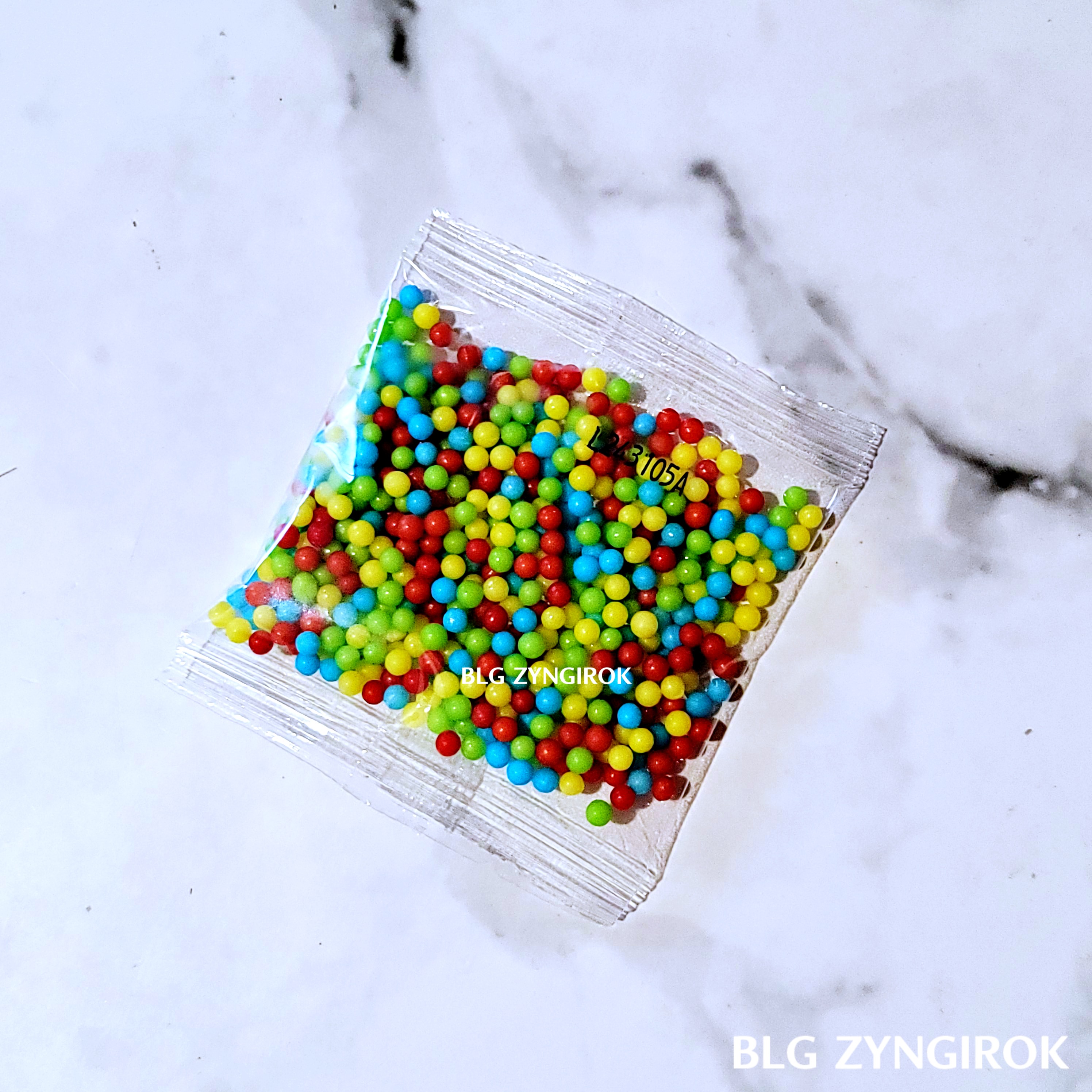 노브랜드에서 구매한 크리스마스 트리 키트 구성품 구슬 캔디 모습이다.