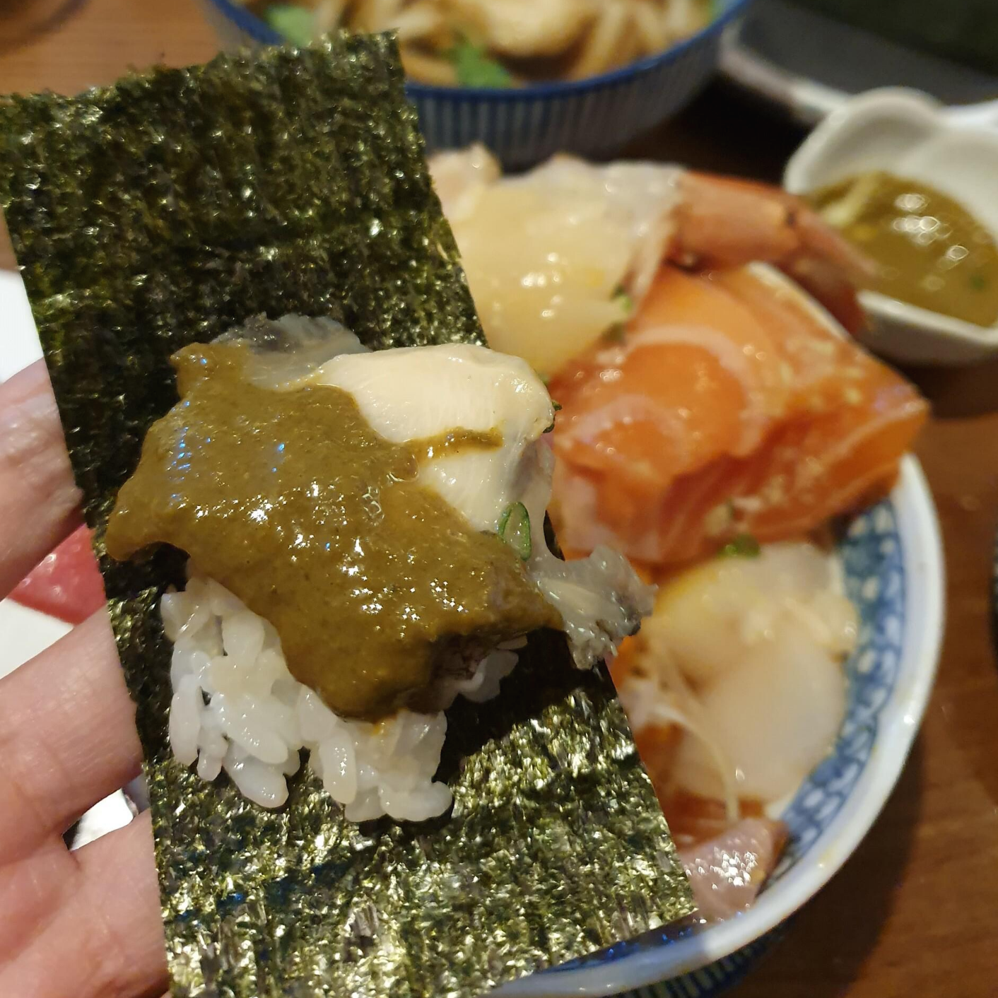 이이요 참치뱃살+찐전복+연어+가리비+광어지느러미+홍새우 덮밥 먹는법2