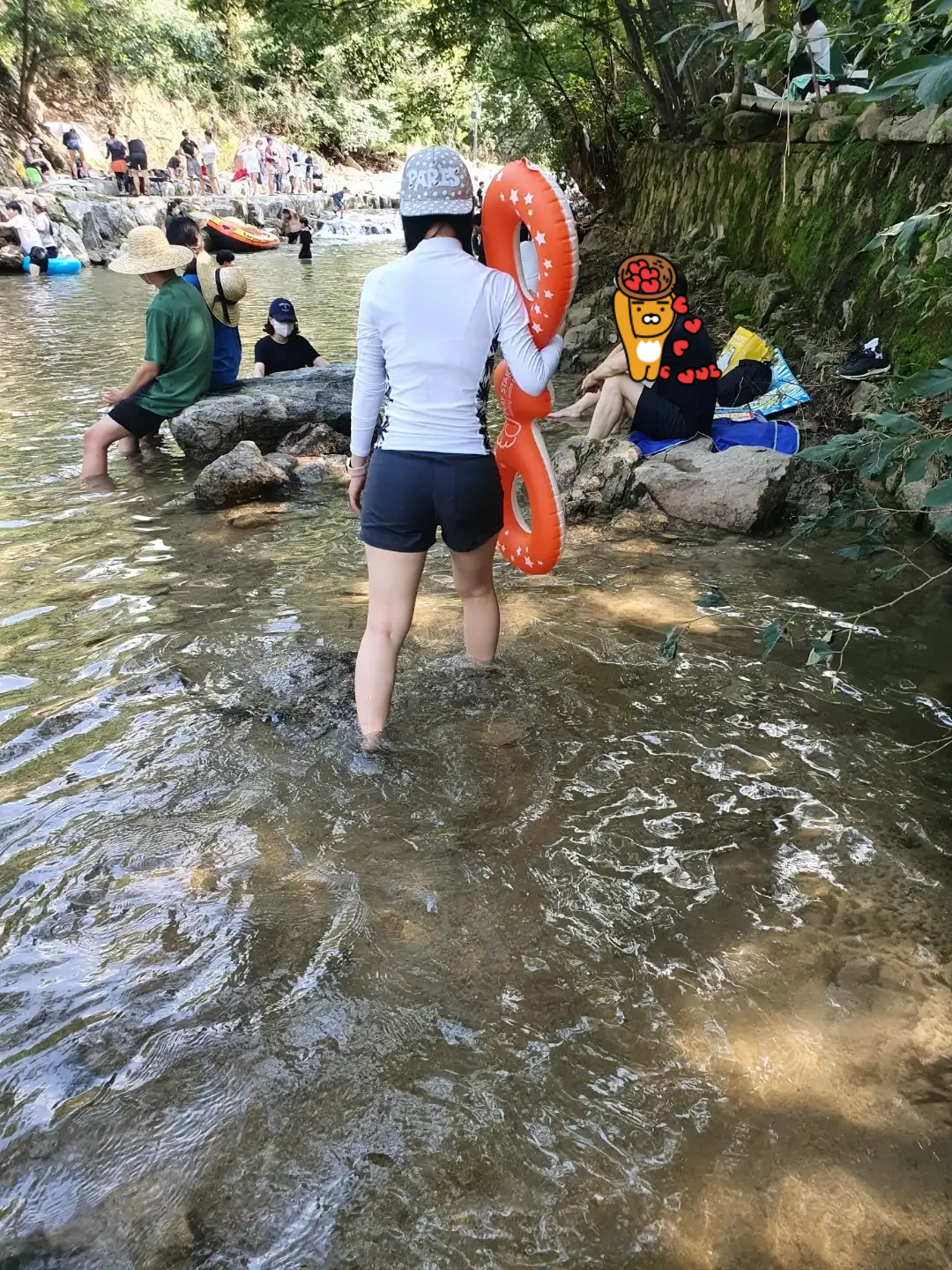 튜브들고_돌아다니는_중