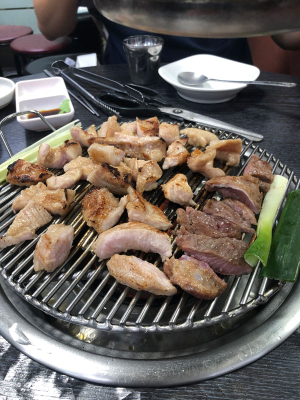솔밭식당하얀살/뽈살굽는중