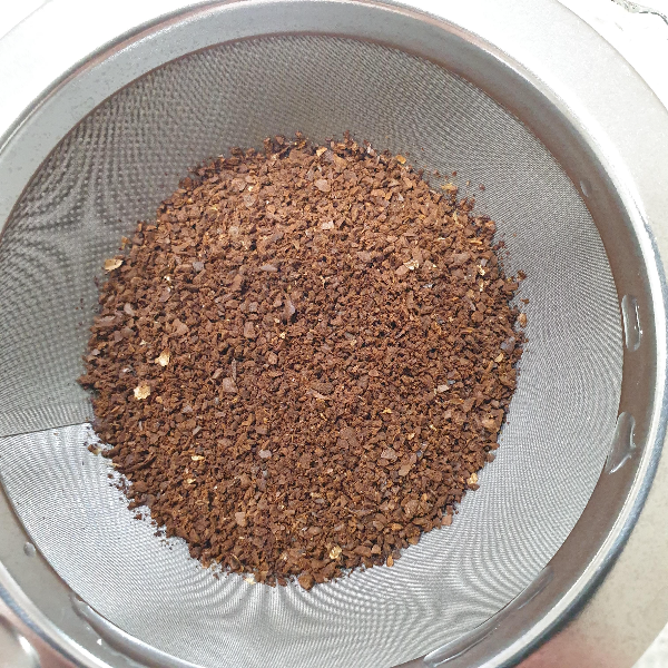 스테인리스 메쉬 드리퍼를 이용한 아이스커피 레시피_원두 담기