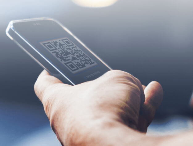 스마트폰을 들고 있는 손