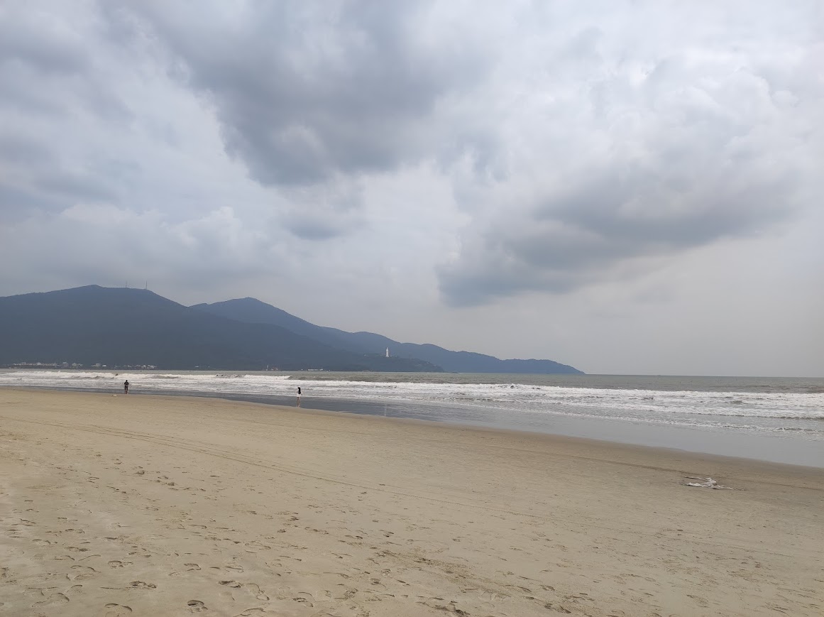 다낭 페닌슐라 호텔 건너 한적한 먼타이 비치