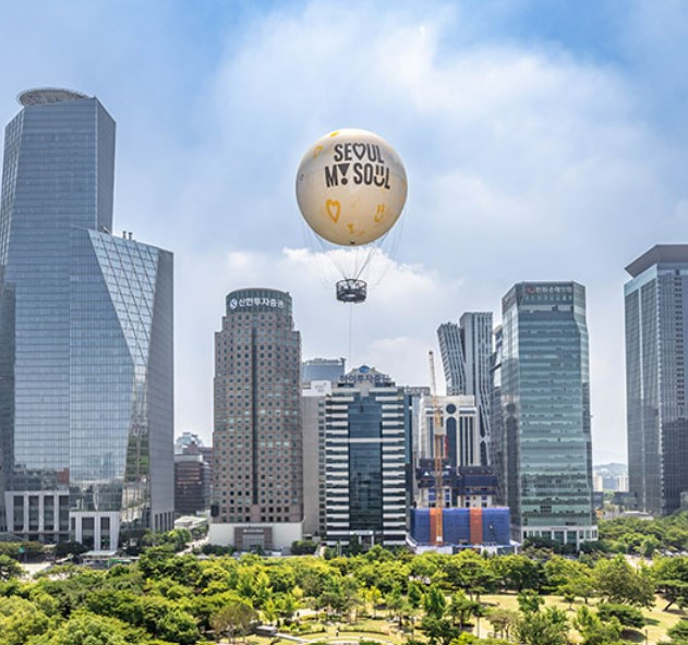 낮의 서울달 열기구 풍경