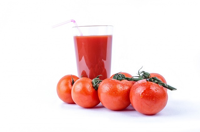 수분과 당분이 있는 주스는 숙취해소에 도움이 되는데 특히 토마토 주스가 좋다.