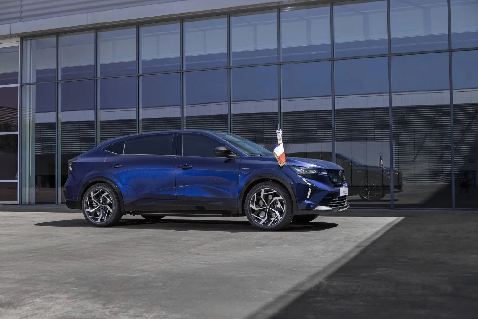 르노 라팔 프레지덴셜 차량 이미지