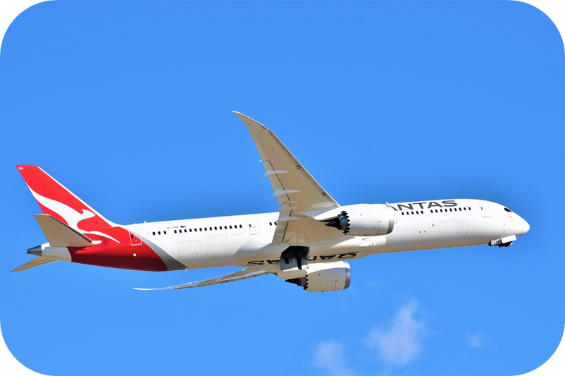 콴타스-qantas-b787-여객기-푸른-하늘-비행중
