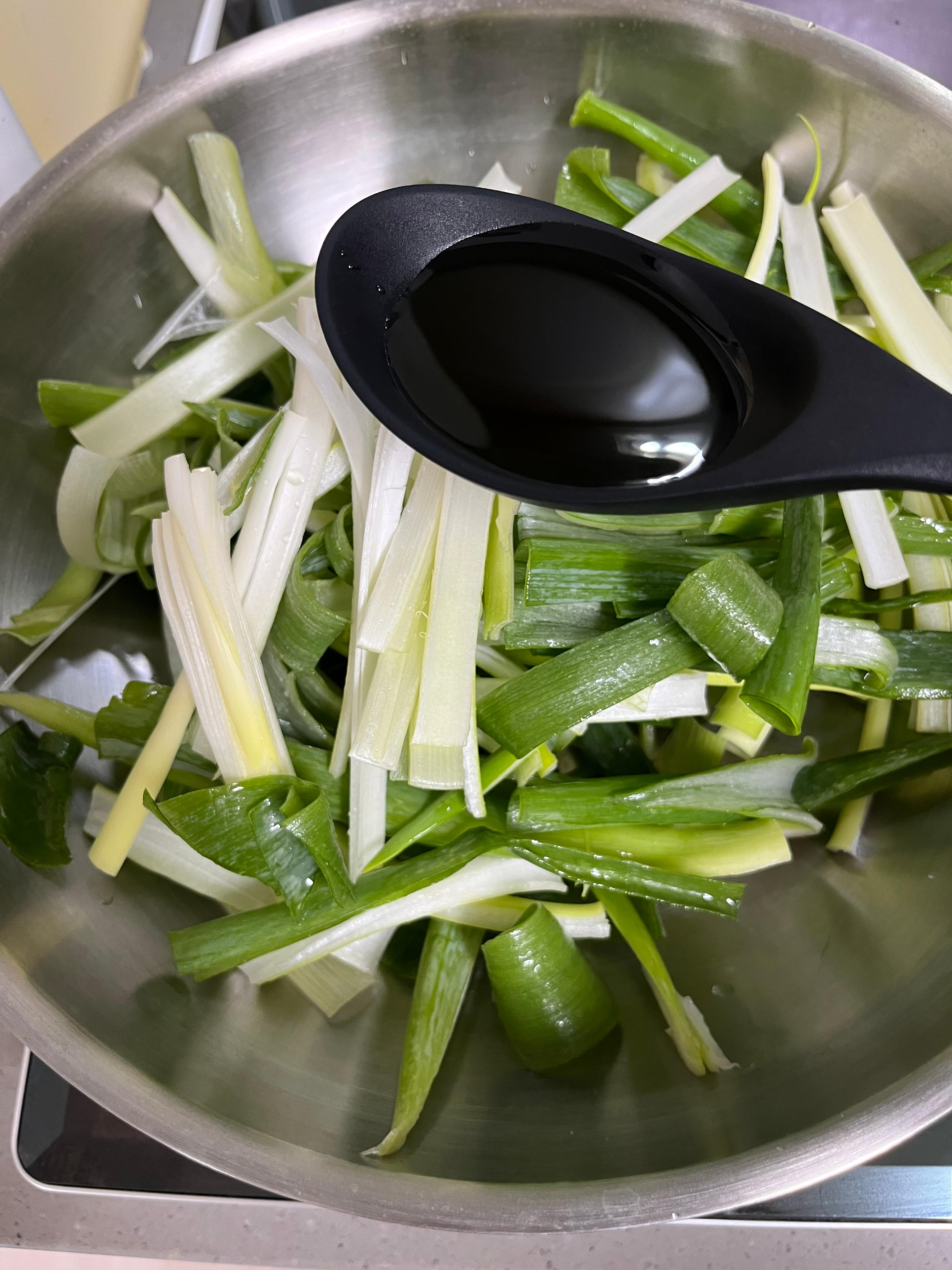 대파에-올리브유-넣고-볶기