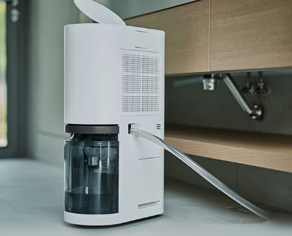 LG휘센 정수기에 연결되어 있는 물이 배수되는 호스가 배수구로 연결되어 있음.