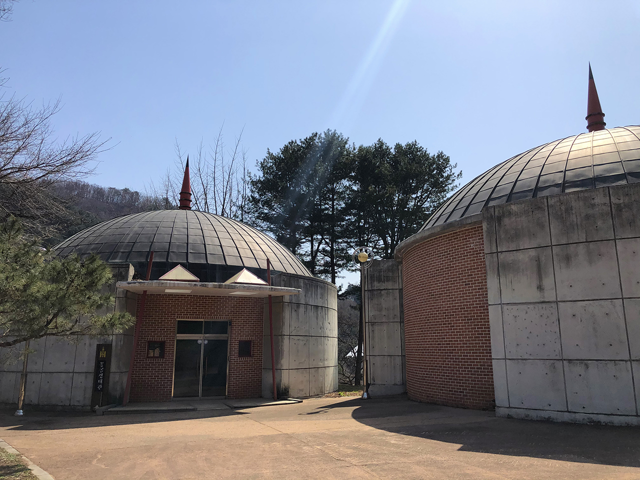 전시관 건물들