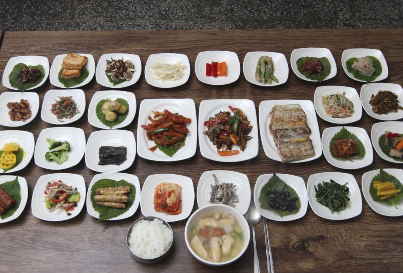 푸짐하게 한상 차려진 6시내고향 합천 산채한정식밥상