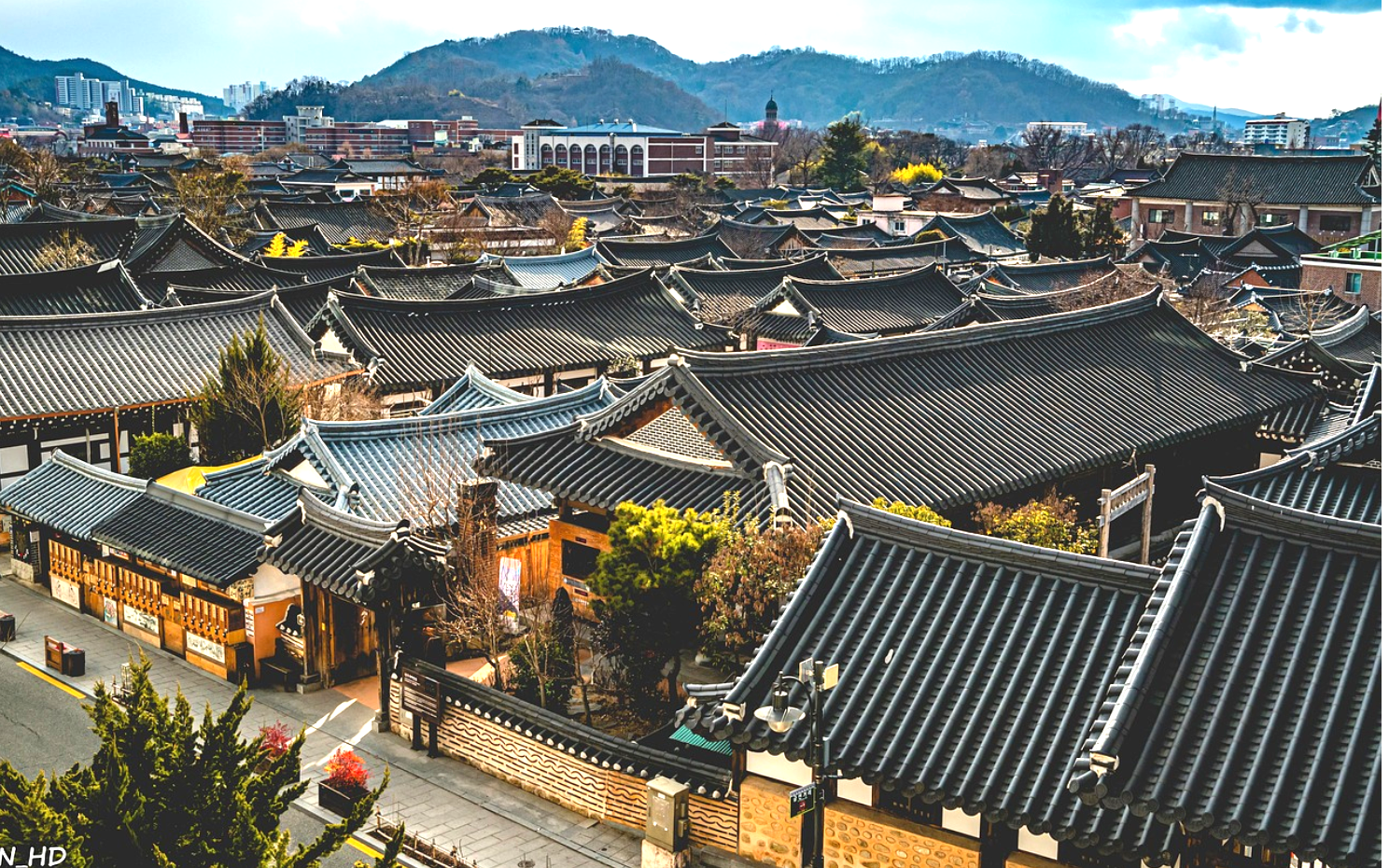 전주 한옥마을 골목길을 걷는 동안 듣기 좋은 포크 음악