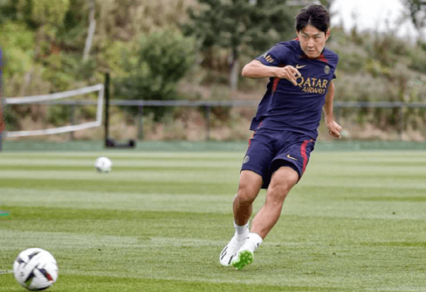 PSG 이강인 선수 사진입니다.