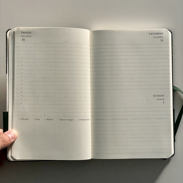 스타벅스 다이어리 데일리 디자인. 하루를 세세히 기록할 수 있다.