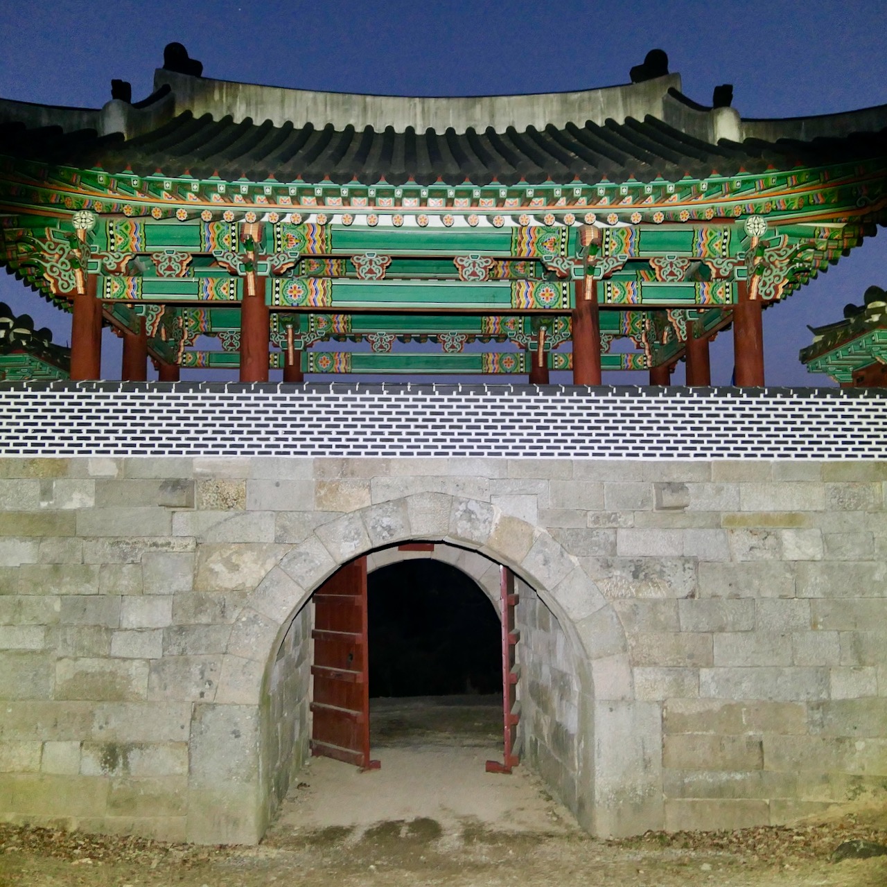 서문 앞에서 기념 사진을 찍었어야 했는데. 아쉽습니다.